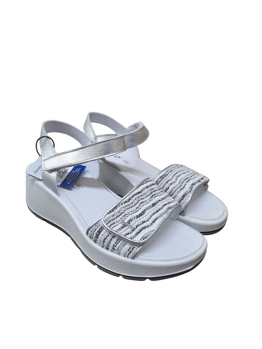 Sandalo IGI&CO da donna a zeppa MADE IN ITALY pelle e tessuto jamir argento e nero