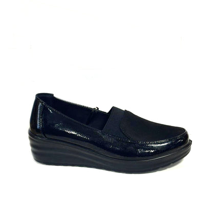 Mocassino AMARPIES scarpa linea comoda da donna in vernice e camoscio nera