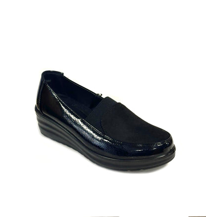 Mocassino AMARPIES scarpa linea comoda da donna in vernice e camoscio nera