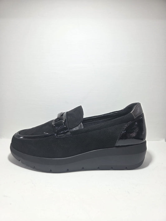 Mocassino AMARPIES scarpa linea comoda da donna in camoscio nera